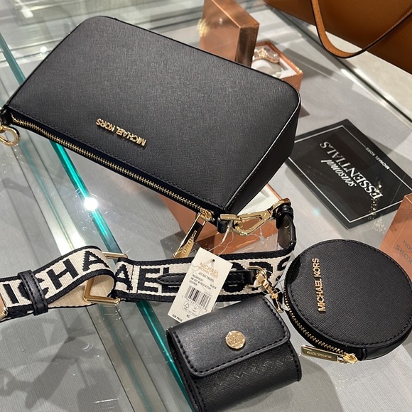 MICHAEL KORS
Jet Set Saffiano Leather Crossbody Bag with Case for Airpods Pro® - Picture 16 of 16